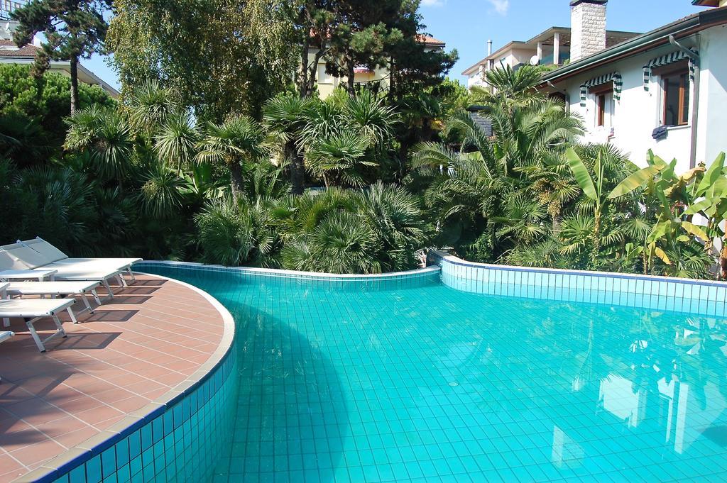 Park Hotel Pineta كاوْرلي المظهر الخارجي الصورة